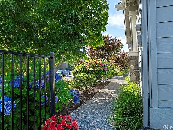 3rd image of 13327 Mahonia Pl NE
