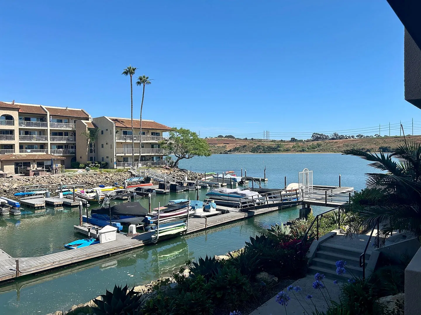 Luxury Condo in Bristol Cove — Photo 4