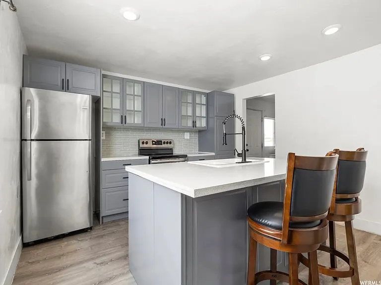 495 N 200 W — Photo 11