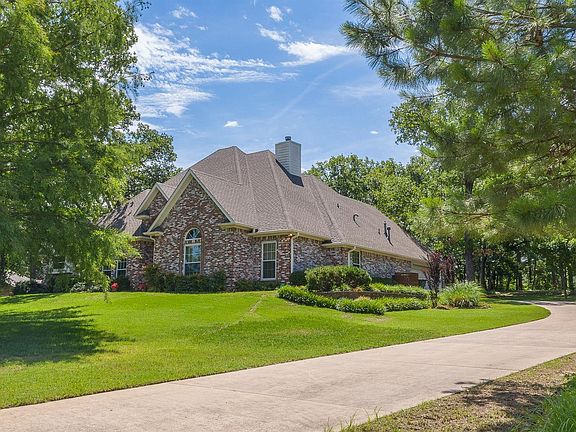 3rd image of 2810 Brook Ln