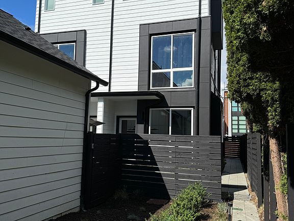 2nd image of 538 S Cloverdale St Unit B