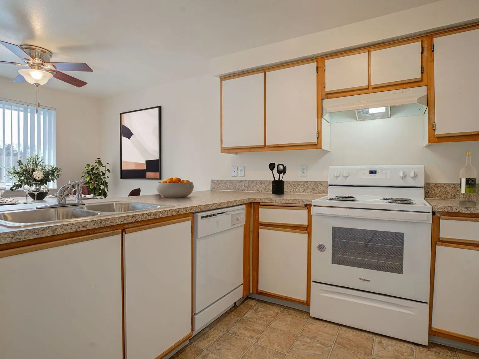 ELLSWORTH SQUARE APARTMENTS — Photo 2