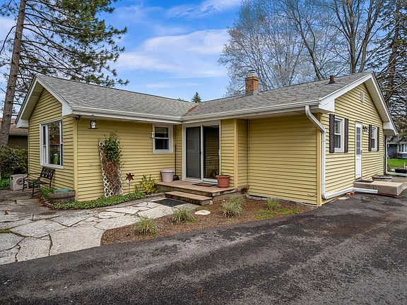 2nd image of 1215 Charlotte Dr
