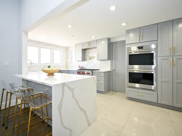 320 Whitman Drive image 12 of 27