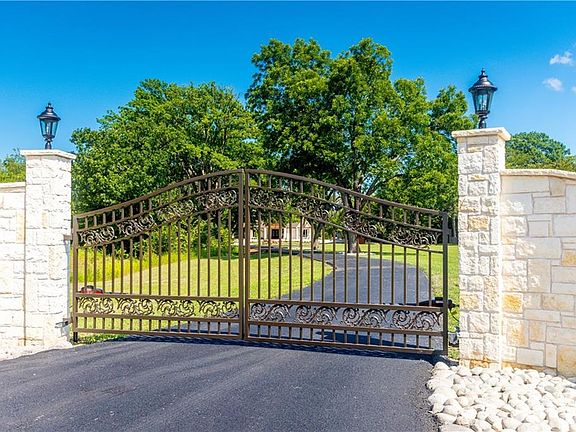 3rd image of 6604 Preston Country Ln