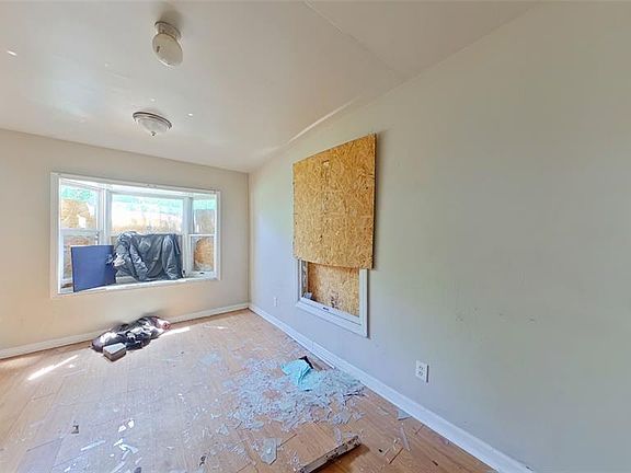 5th image of 828 Elias Ave