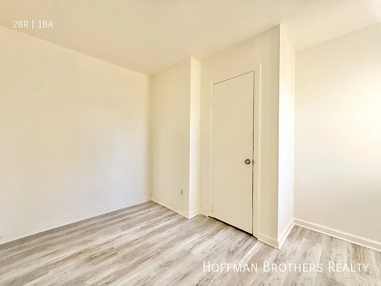 1056 E Rhea St #4 — Photo 4