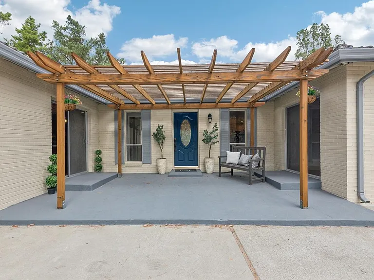 17474 Lakeview Dr — Photo 2