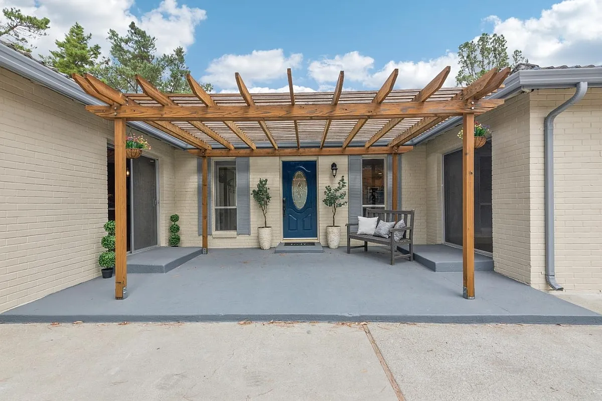 Building Photo - 17474 Lakeview Dr