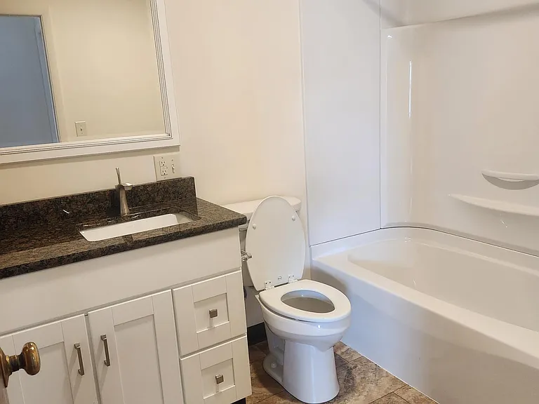 400 Broad St #4 — Photo 12