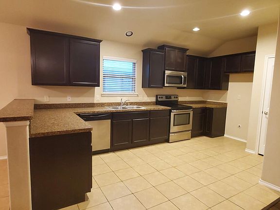 4th image of 929 Westfield Dr