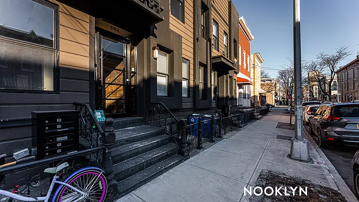 Rented by Nooklyn NYC LLC | media 21