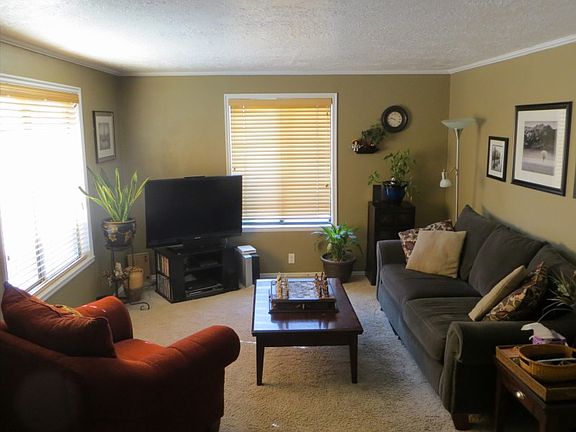 3rd image of 2786 W Hazelnut Dr