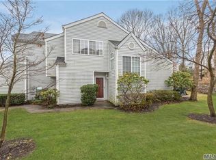 7 Elaine Pl, Islandia, NY 11749