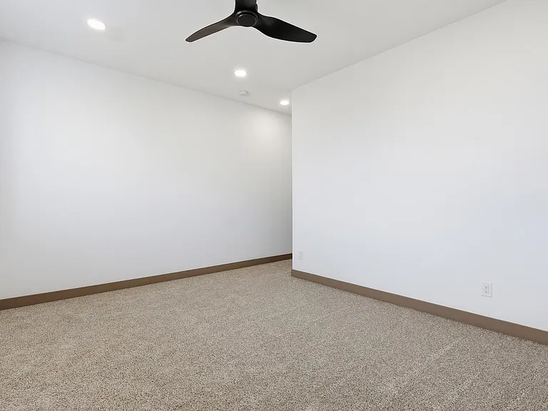 2809 E Trumbull Rd #2 — Photo 24
