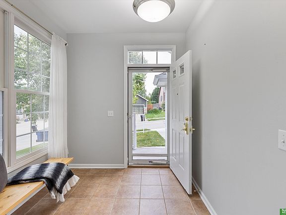 3rd image of 616 S 180th Ave