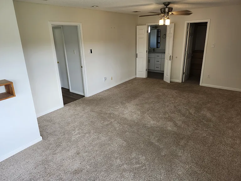 2305 Stockbridge Ct — Photo 23