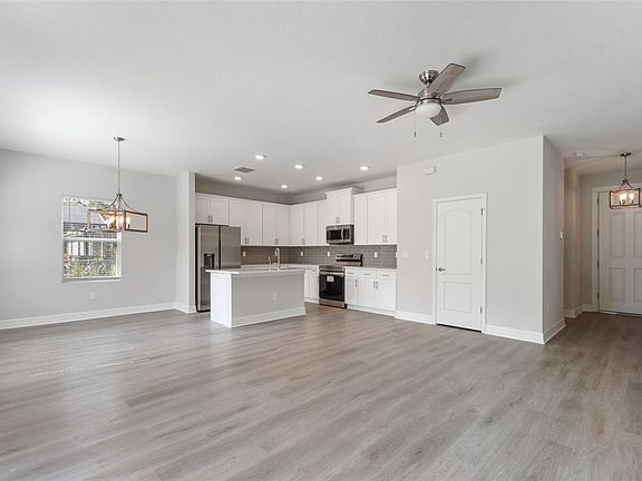 5th image of 407 W HARVARD STREET