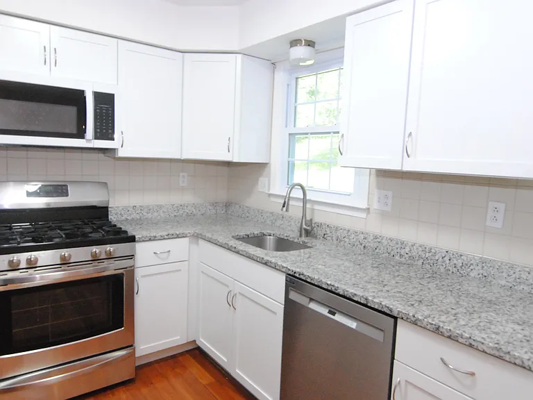 74 Stillwater Dr — Photo 6
