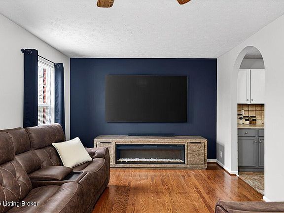 2nd image of 9405 Brown Austin Rd