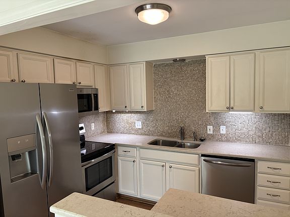 5th image of 821 Todd Preis Dr