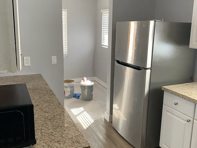 1721 Linden Ave — Photo 9