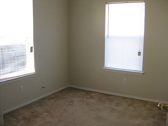 5th image of 8154 Marydean Ave