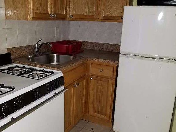 4th image of 7812 153rd Ave APT E