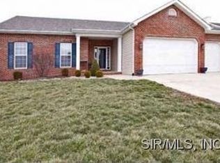 101 Oakshire Dr E, Glen Carbon, IL 62034