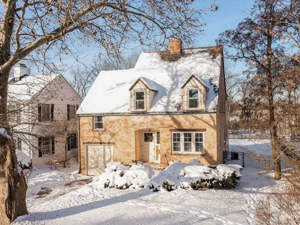 219 W Prairie Ave, Wheaton, IL 60187
