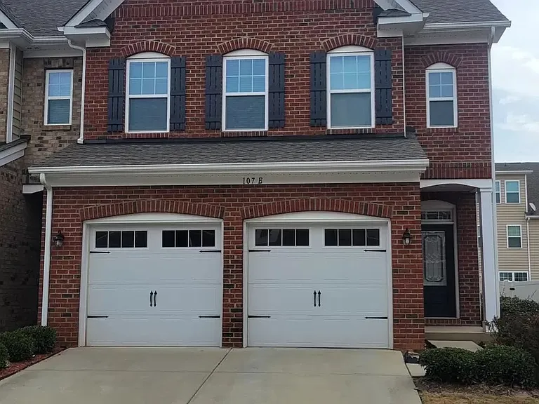 107 Dellbrook Streetunit E — Photo 5