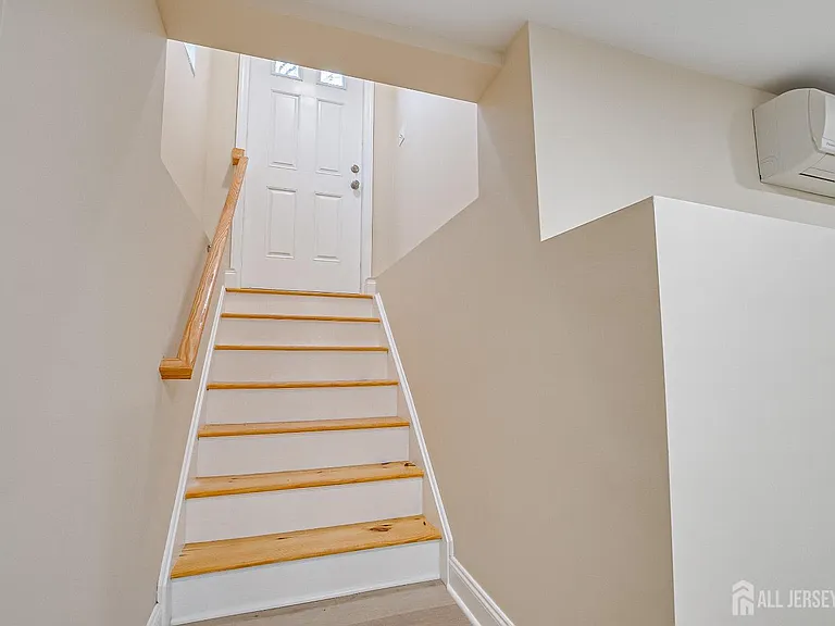 92 Coleman St — Photo 32