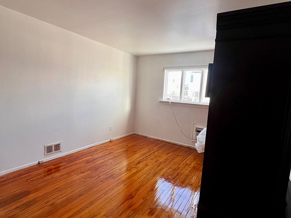 2nd image of 216 Malone Ave Floor 1