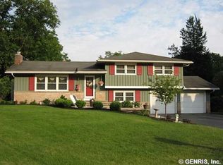 208 Shirewood Dr, Penfield, NY 14526