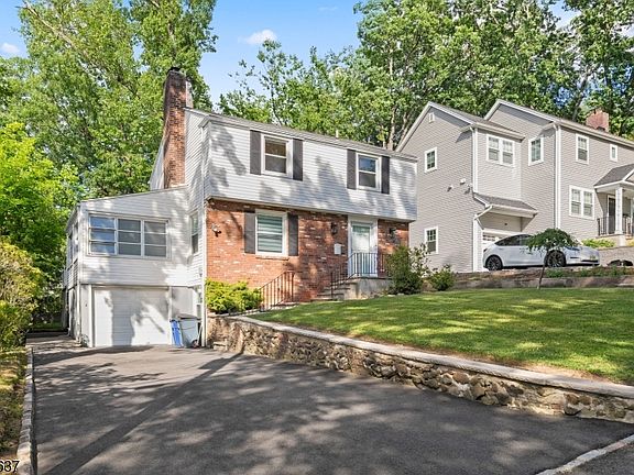 2nd image of 26 W Lawn Rd