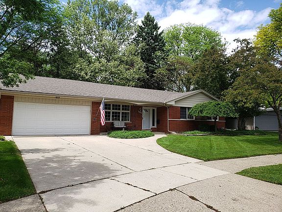 2nd image of 32753 Desmond Dr