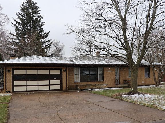 2nd image of 330 Clardelle Ave