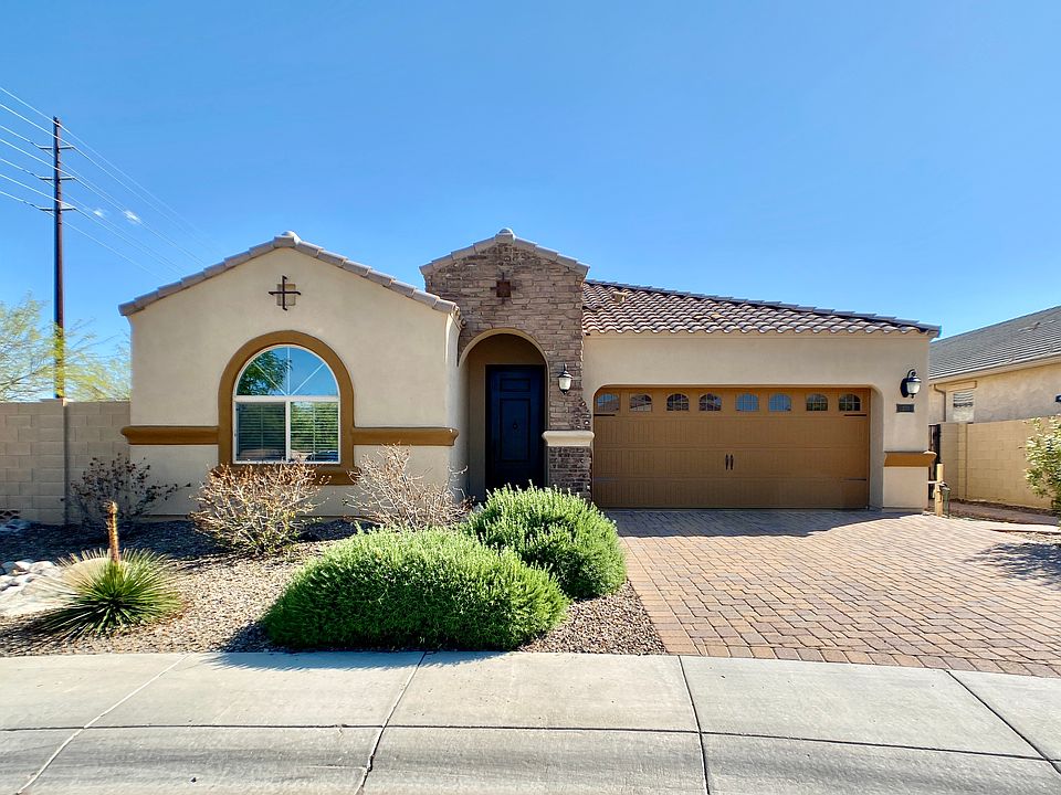 1st image of 273 E Crescent Pl