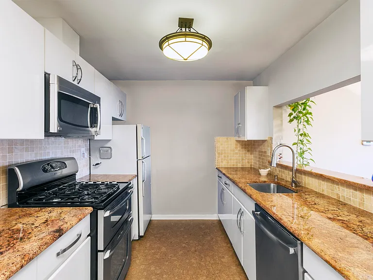 420 Jefferson St #4A — Photo 3