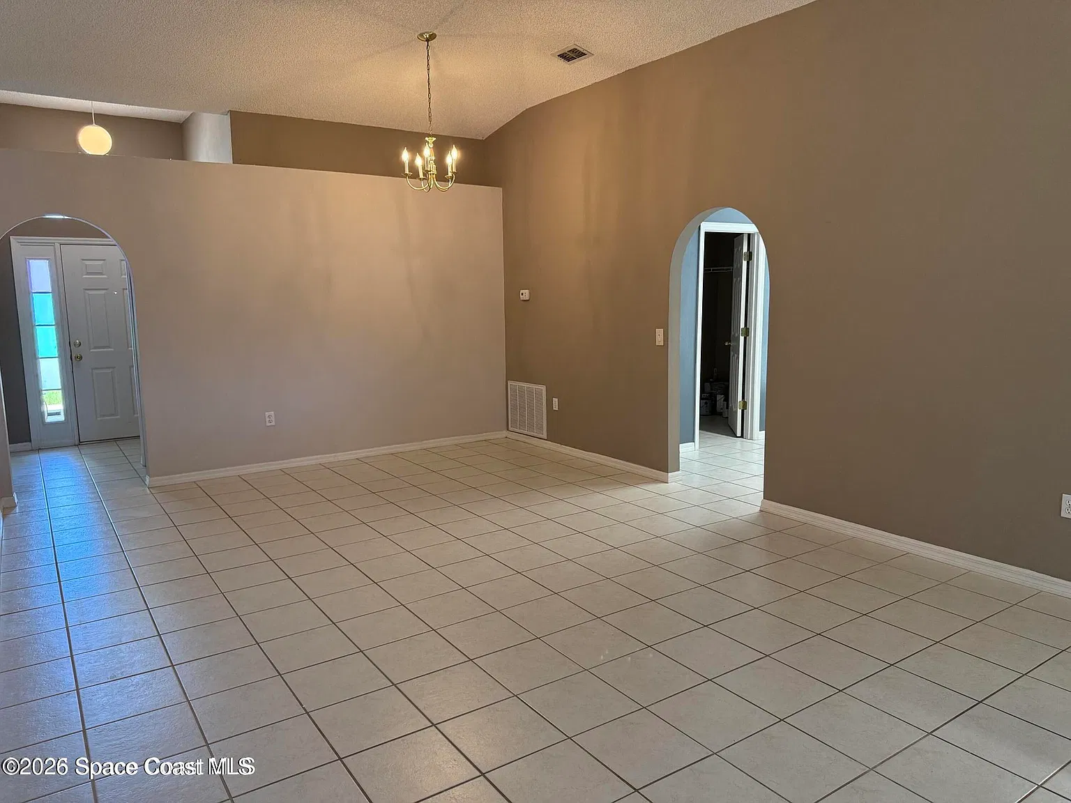3 bed, 2.0 bath, 1865 sqft, $1,900 — Photo 4