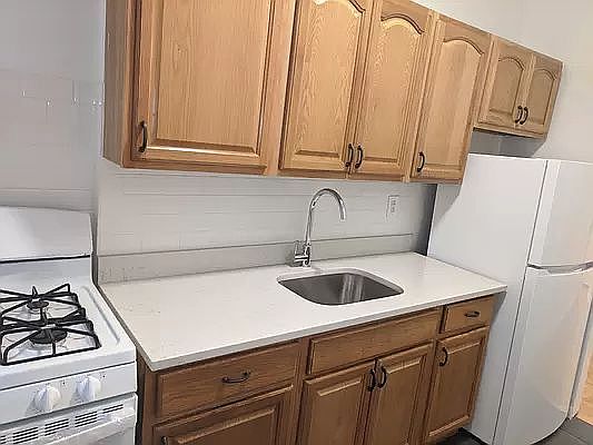2nd image of 3539 Decatur Ave APT 102