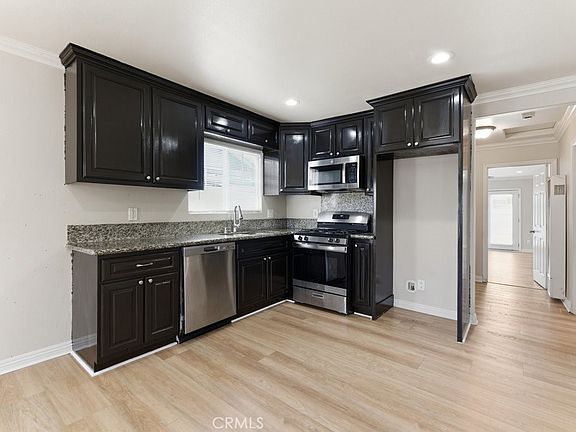 2nd image of 1221 W 73rd St