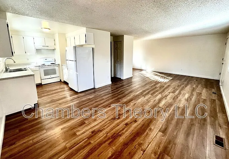 695 SE Centennial St #B — Photo 9