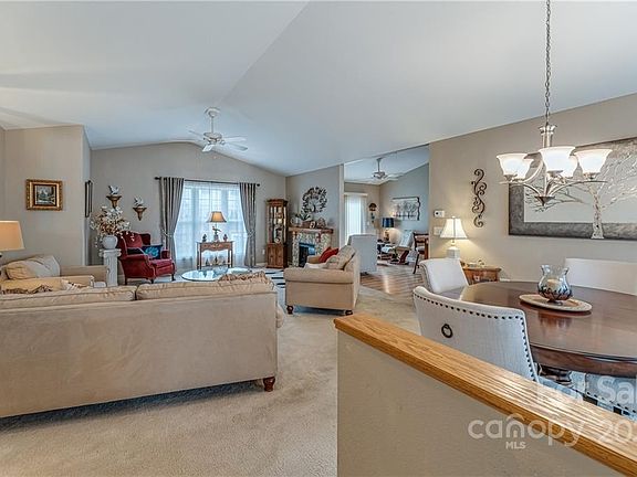 5th image of 38 Stephanie Ln