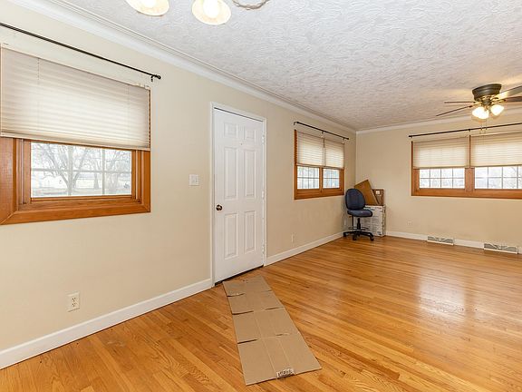 5th image of 1819 Coyne Center Rd