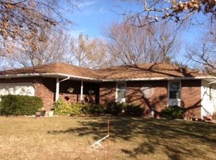 908 Highland Ave, Newton, KS 67114