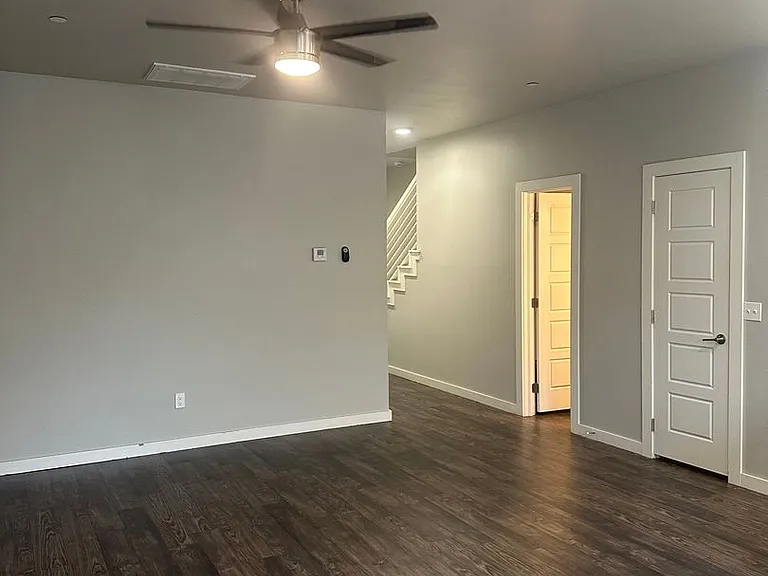 736 SW 14th St — Photo 19