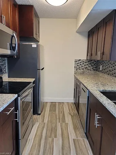 190 Santa Clara Dr #4 Photo 1