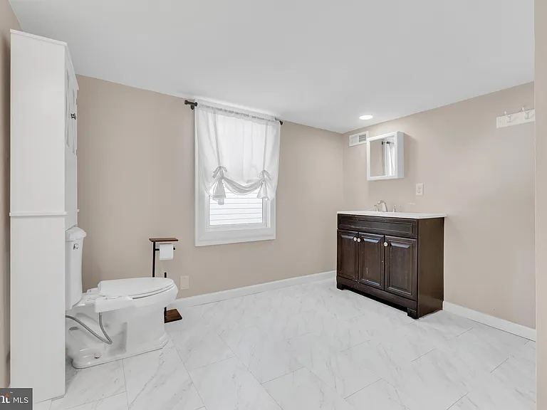 19 Pleasant St — Photo 12