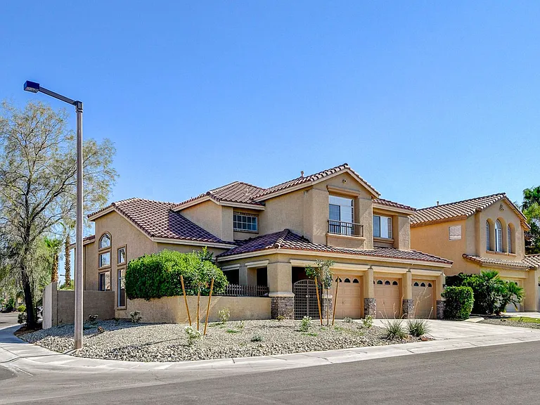 8401 Desert Quail Dr — Photo 2